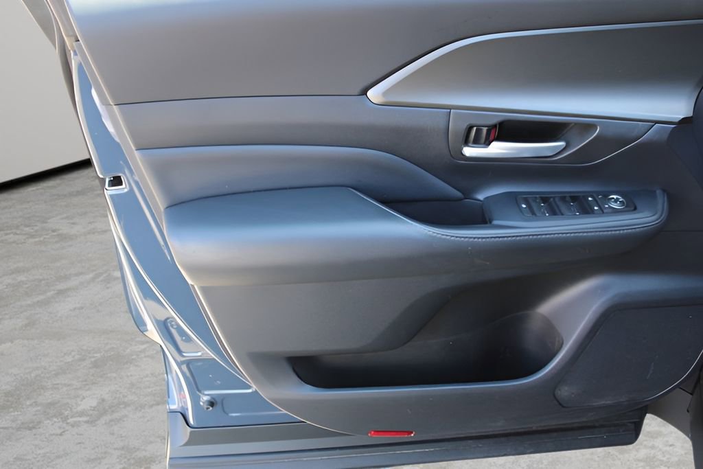 Certified 2024 Toyota Grand Highlander AWD image 16