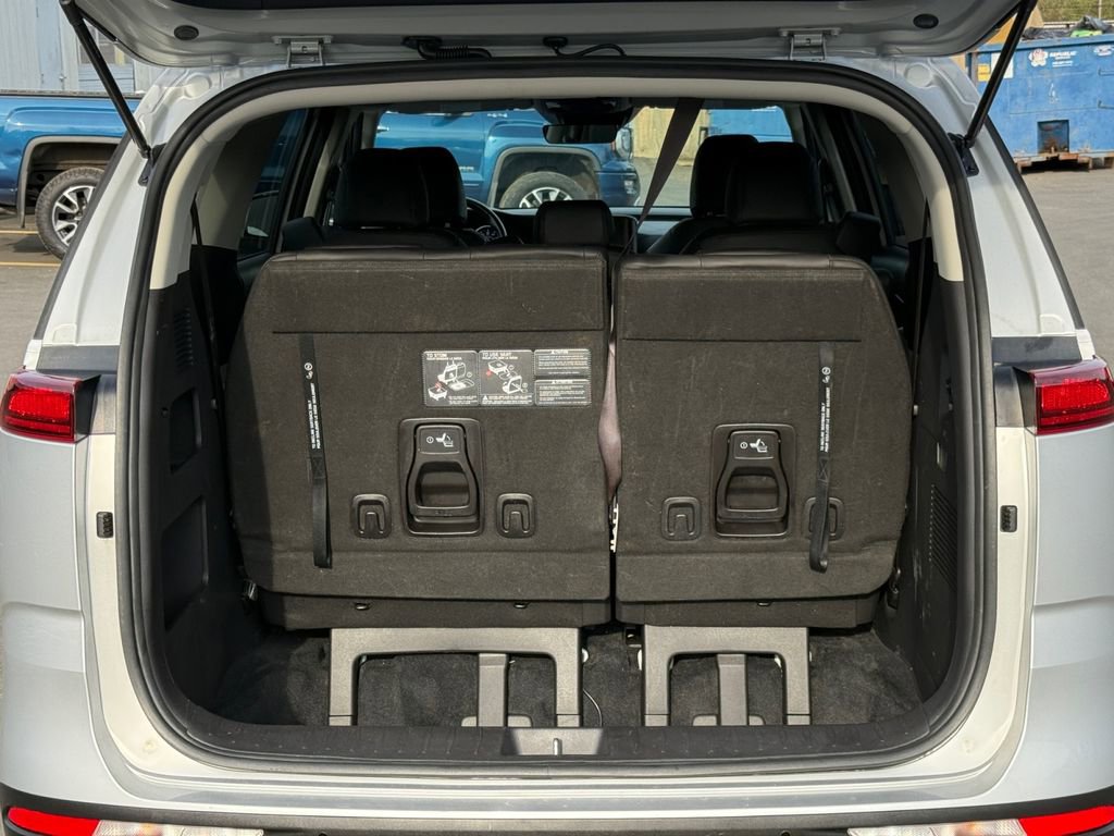 Used 2022 Kia Carnival LX image 25
