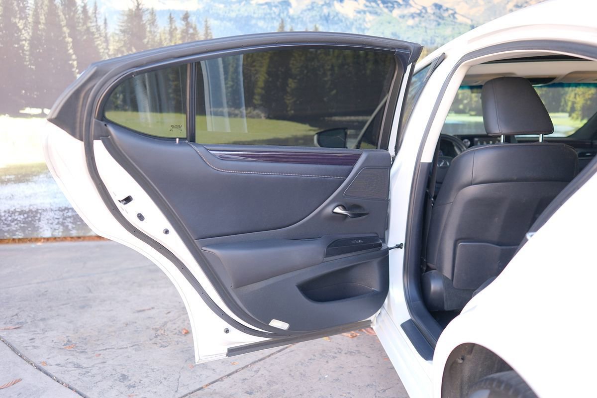 Used 2021 Lexus ES 300h w/ Premium Package FWD image 35