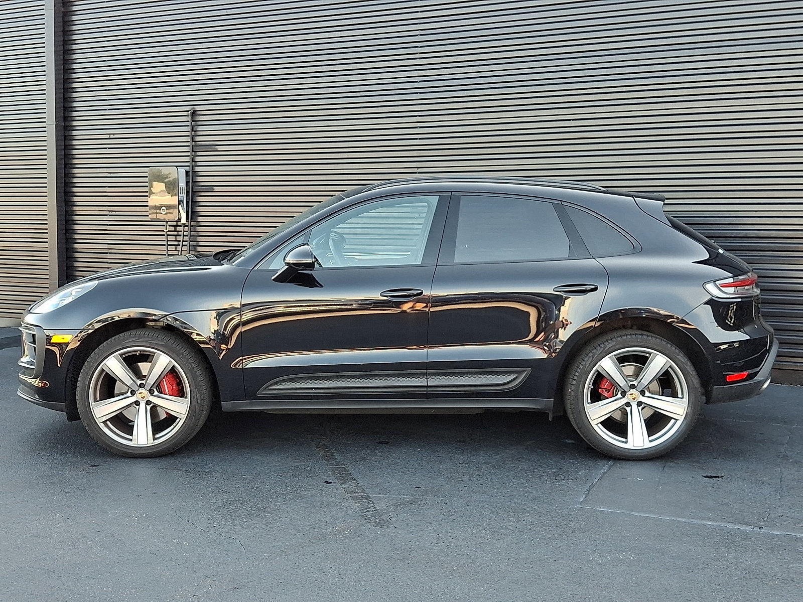 Certified 2024 Porsche Macan S AWD/4WD image 2