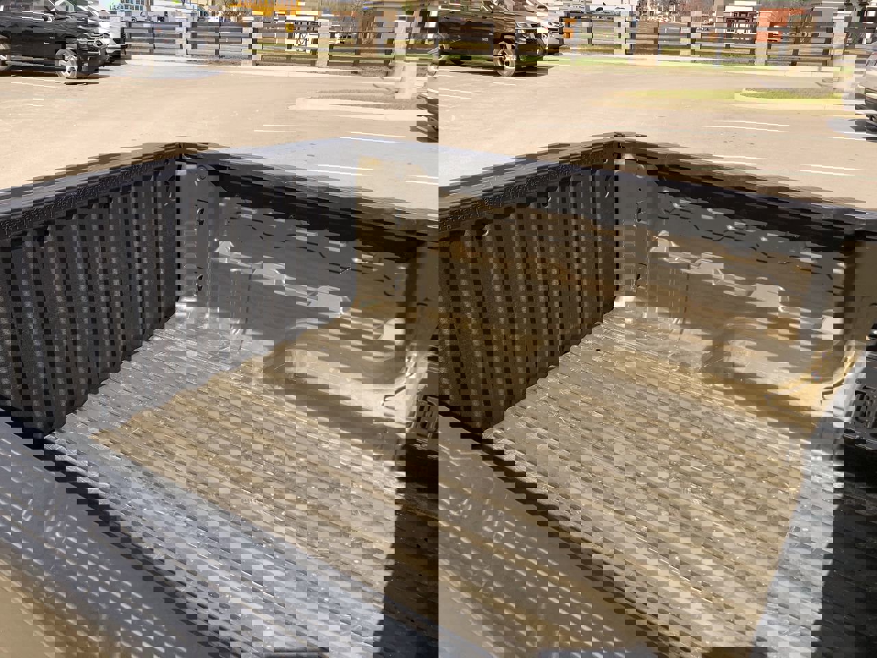 Used 2024 Chevrolet Colorado W/T image 9