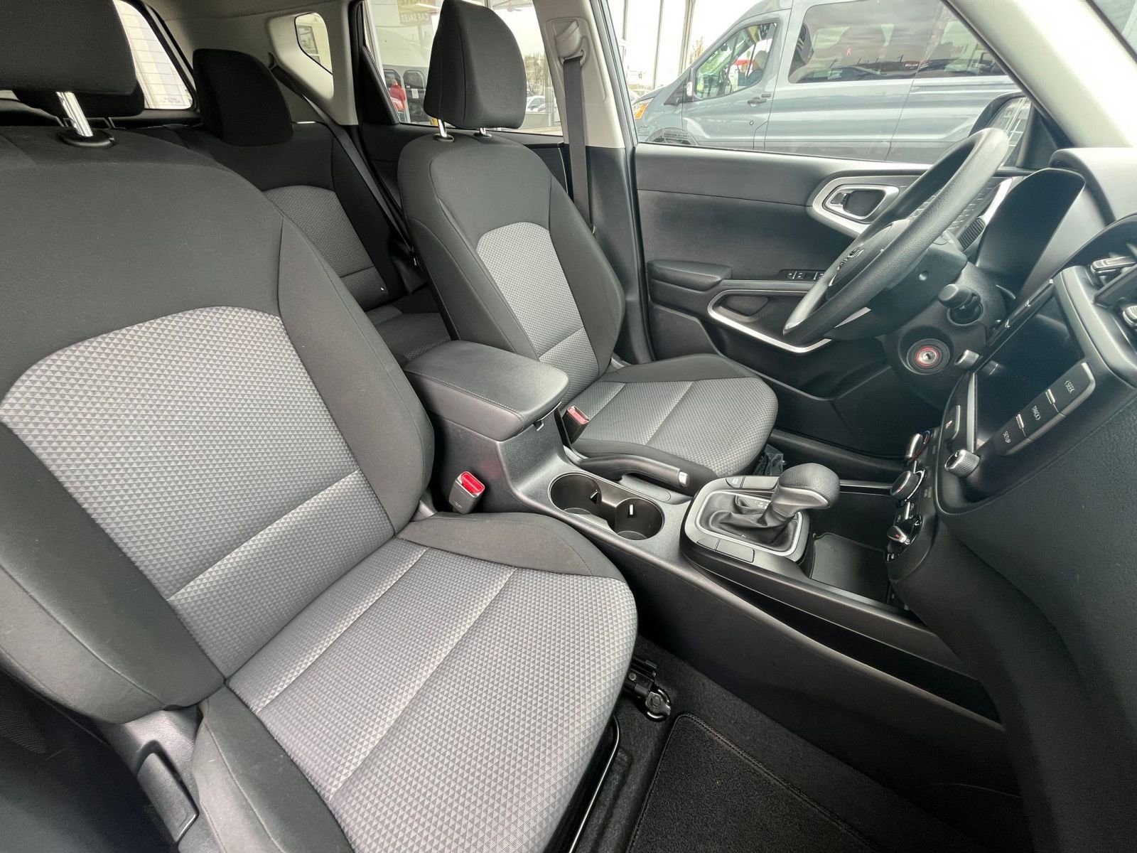 Used 2025 Kia Soul LX w/ LX Technology Package image 34