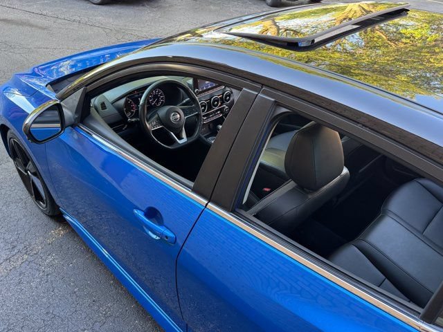 Used 2022 Nissan Sentra SR w/ SR Premium Package FWD image 23