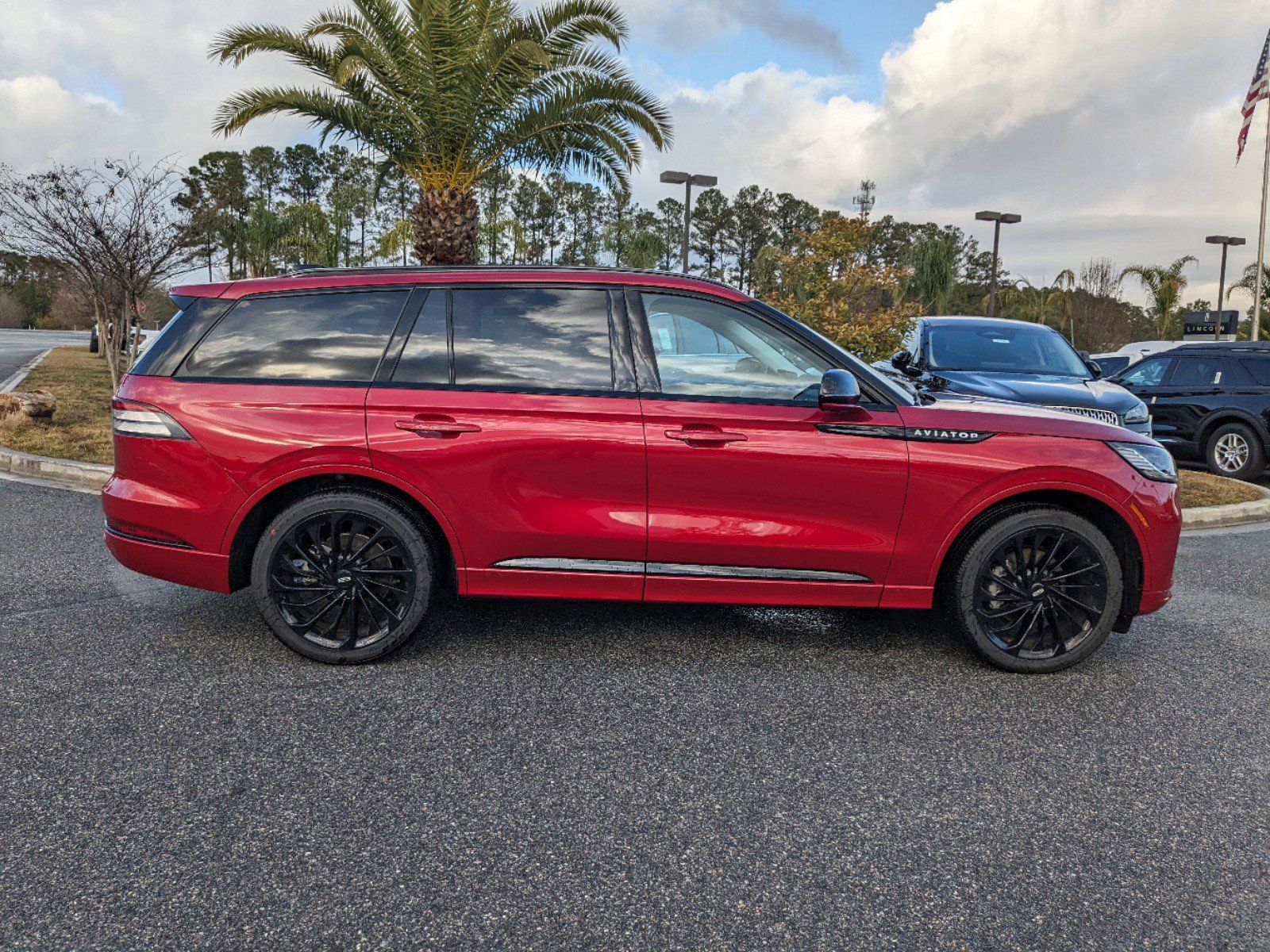 New 2025 Lincoln Aviator Reserve w/ Jet Appearance Package image 4