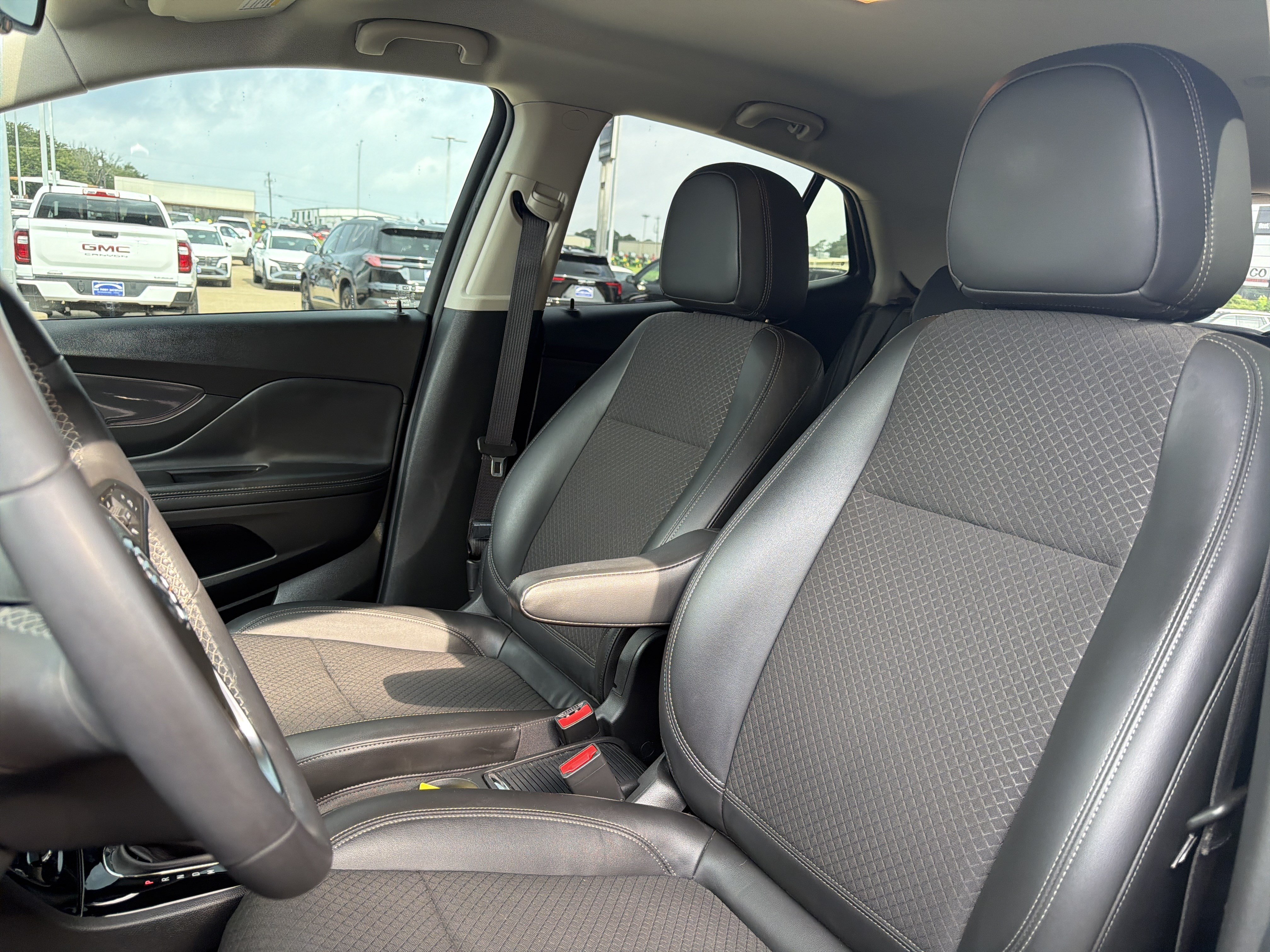 Used 2021 Buick Encore Preferred w/ Safety Package FWD image 5