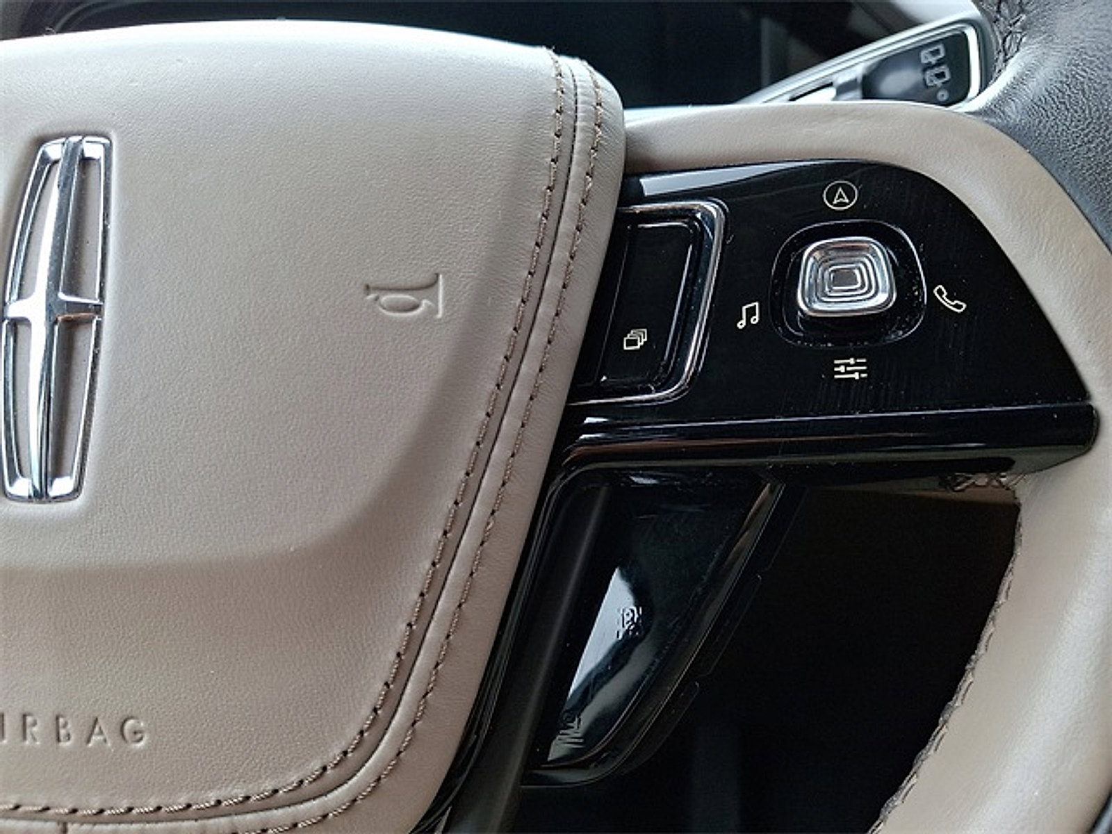 Used 2020 Lincoln Aviator Reserve w/ Equipment Group 201A image 24