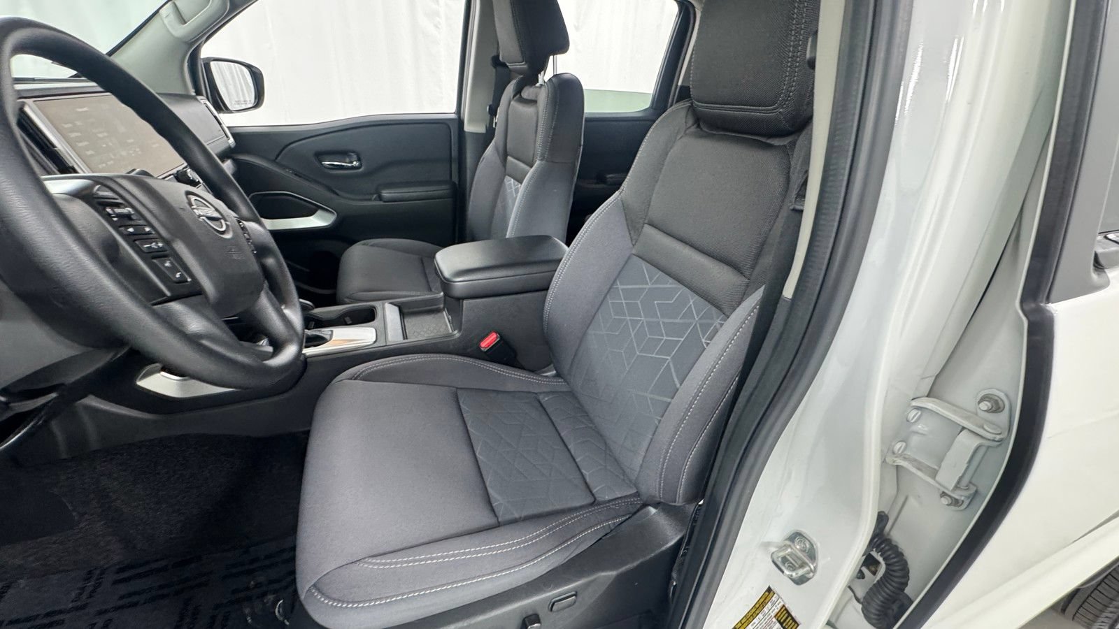 Certified 2025 Nissan Frontier SV AWD/4WD image 10