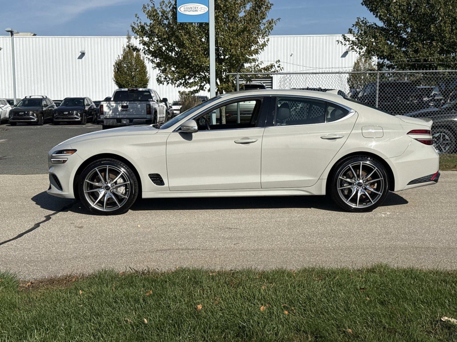 Used 2025 Genesis G70 2.5T image 8