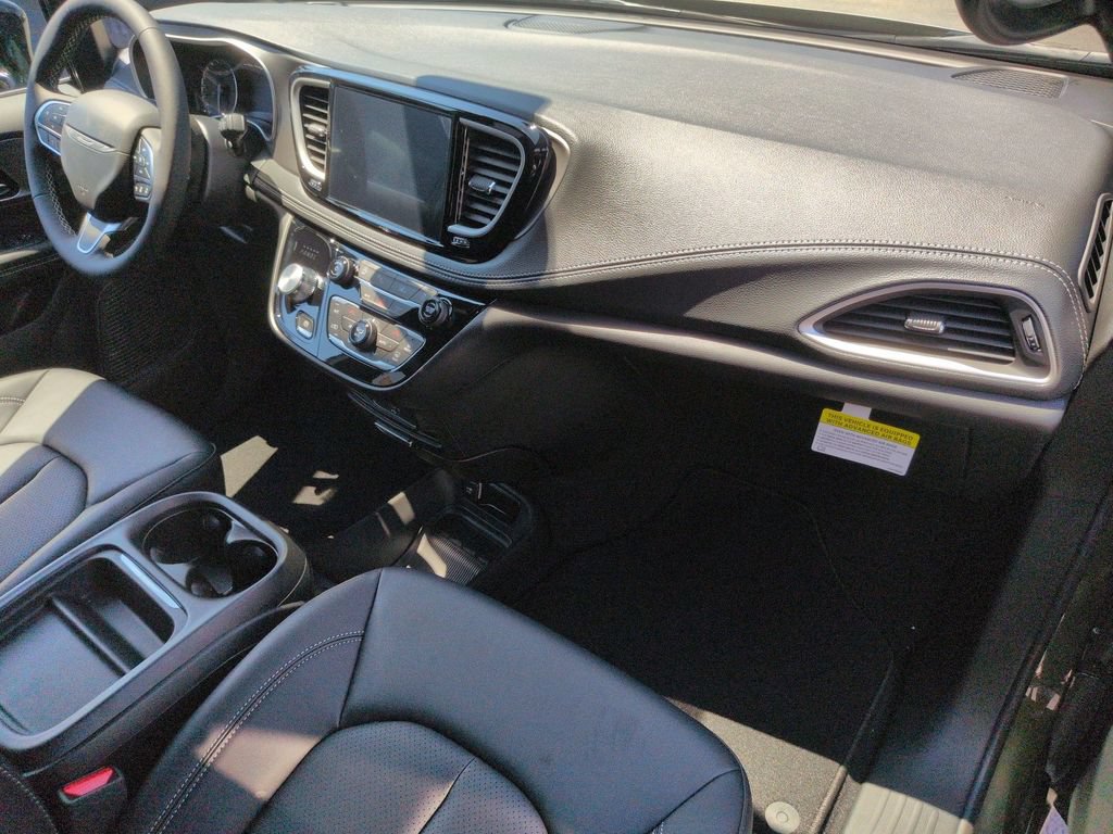 New 2027 Chrysler Pacifica Select FWD image 34