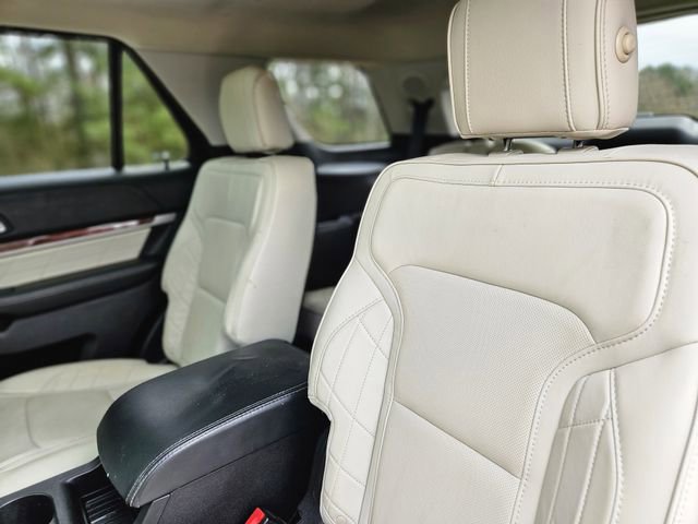 Used 2016 Ford Explorer Platinum image 28