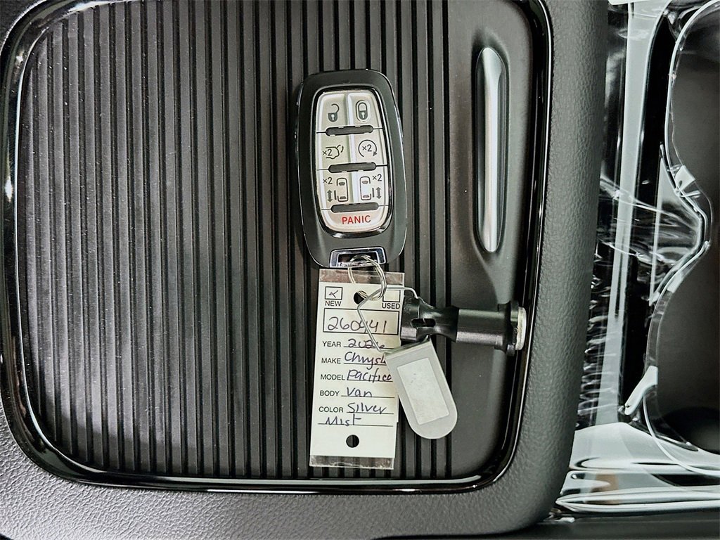 New 2026 Chrysler Pacifica Limited image 20
