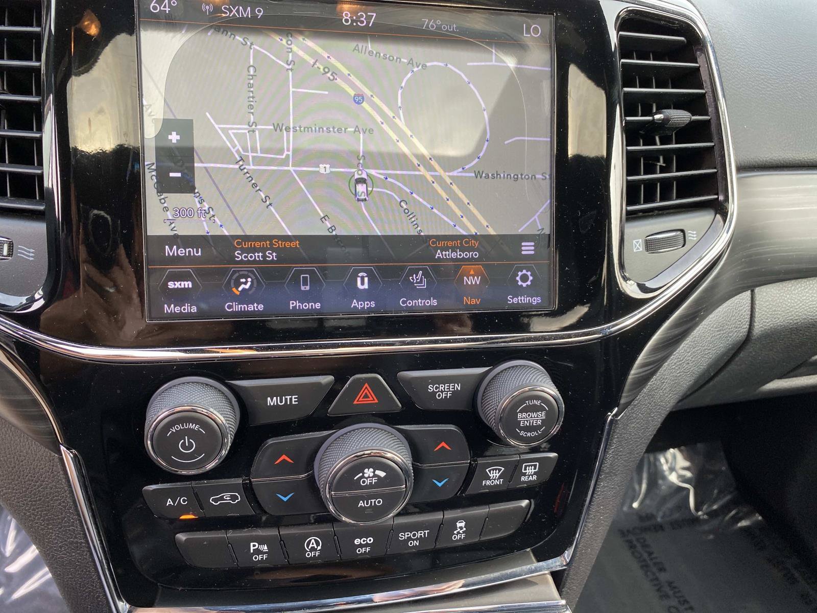 Used 2020 Jeep Grand Cherokee Altitude AWD/4WD image 13