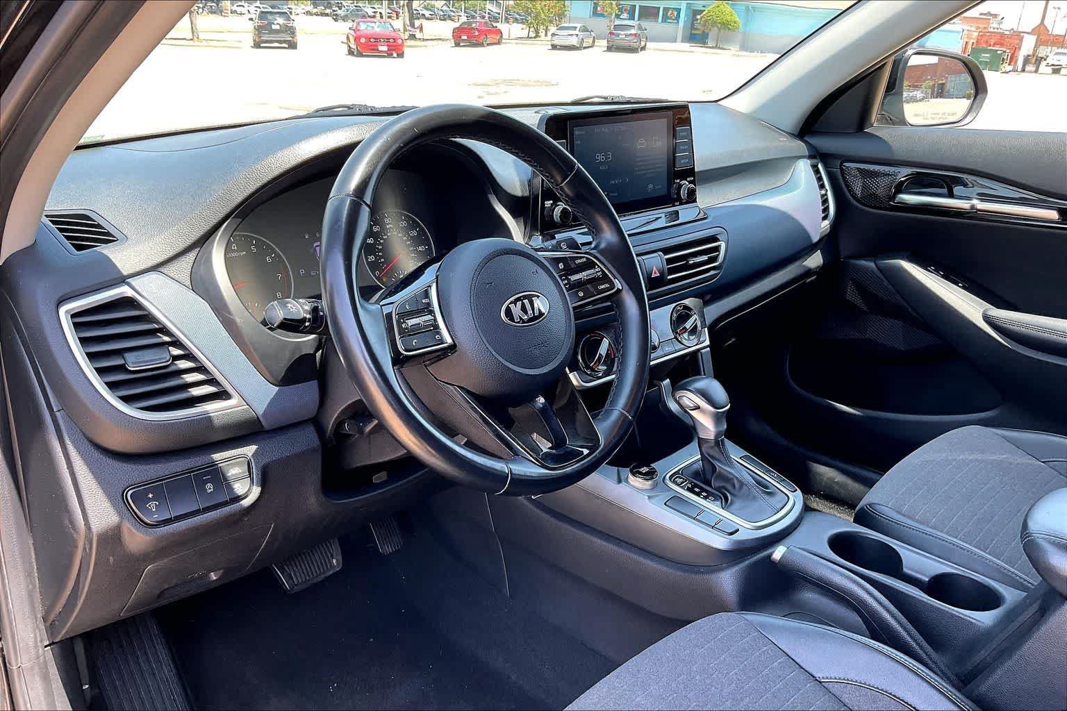 Used 2021 Kia Seltos S FWD image 2