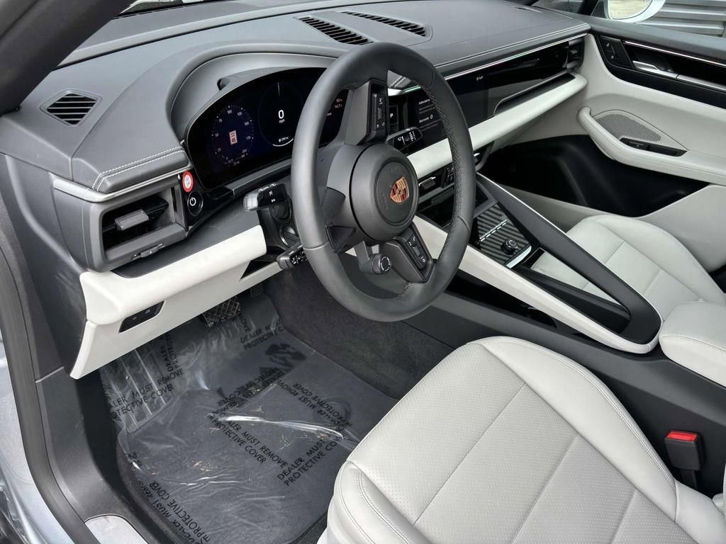 Used 2025 Porsche Macan 4 Electric image 12