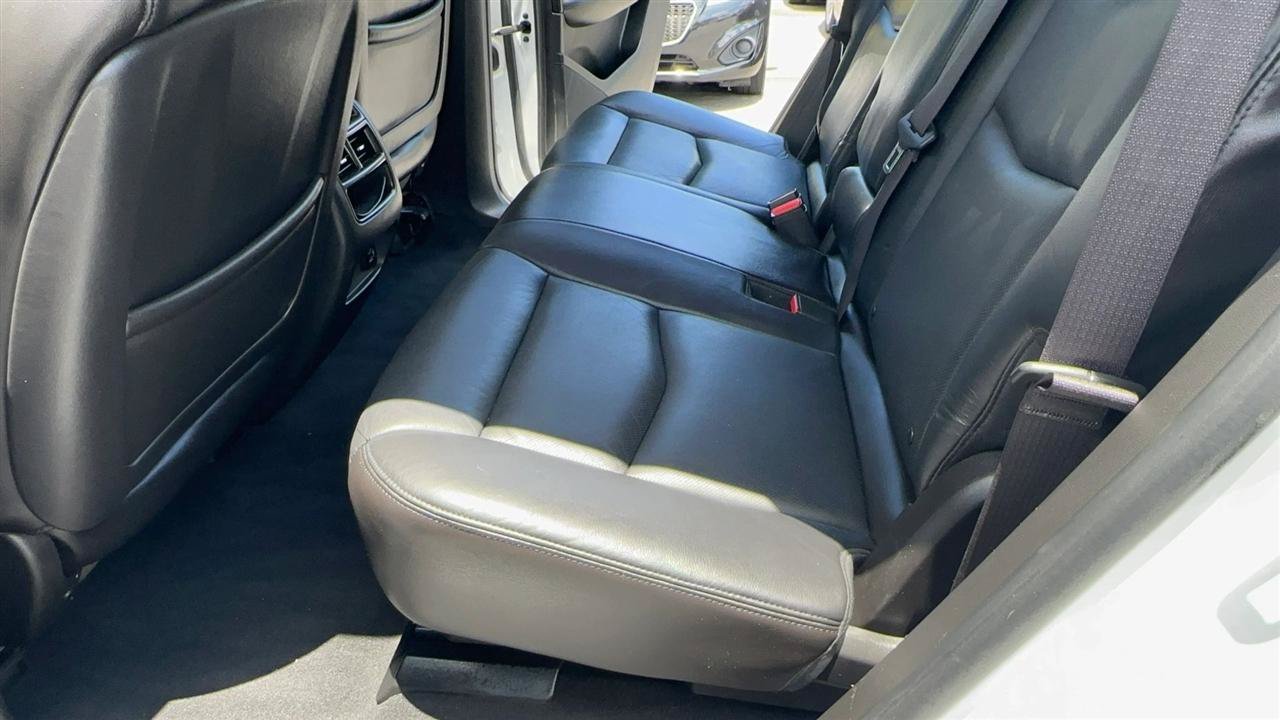 Used 2017 Cadillac XT5 Luxury FWD image 29