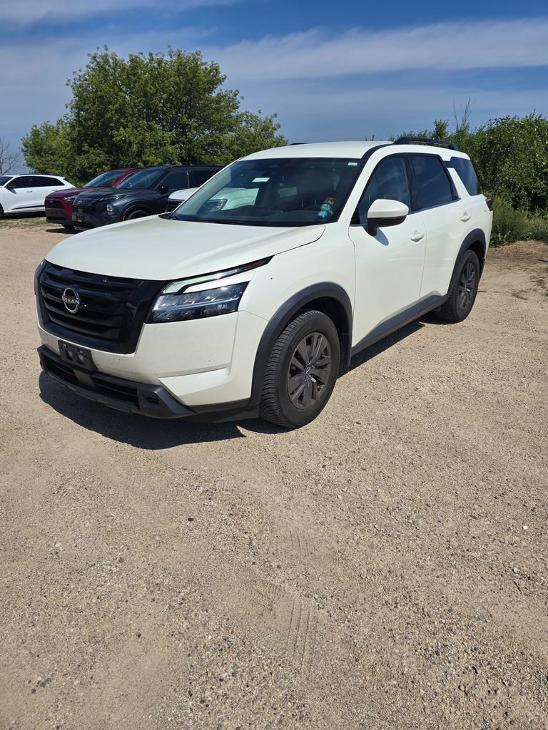 Used 2022 Nissan Pathfinder SV w/ SV Black Package AWD/4WD image 2