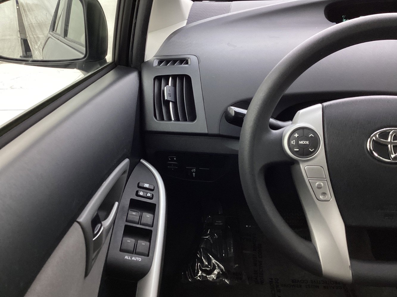 Used 2015 Toyota Prius Two image 32