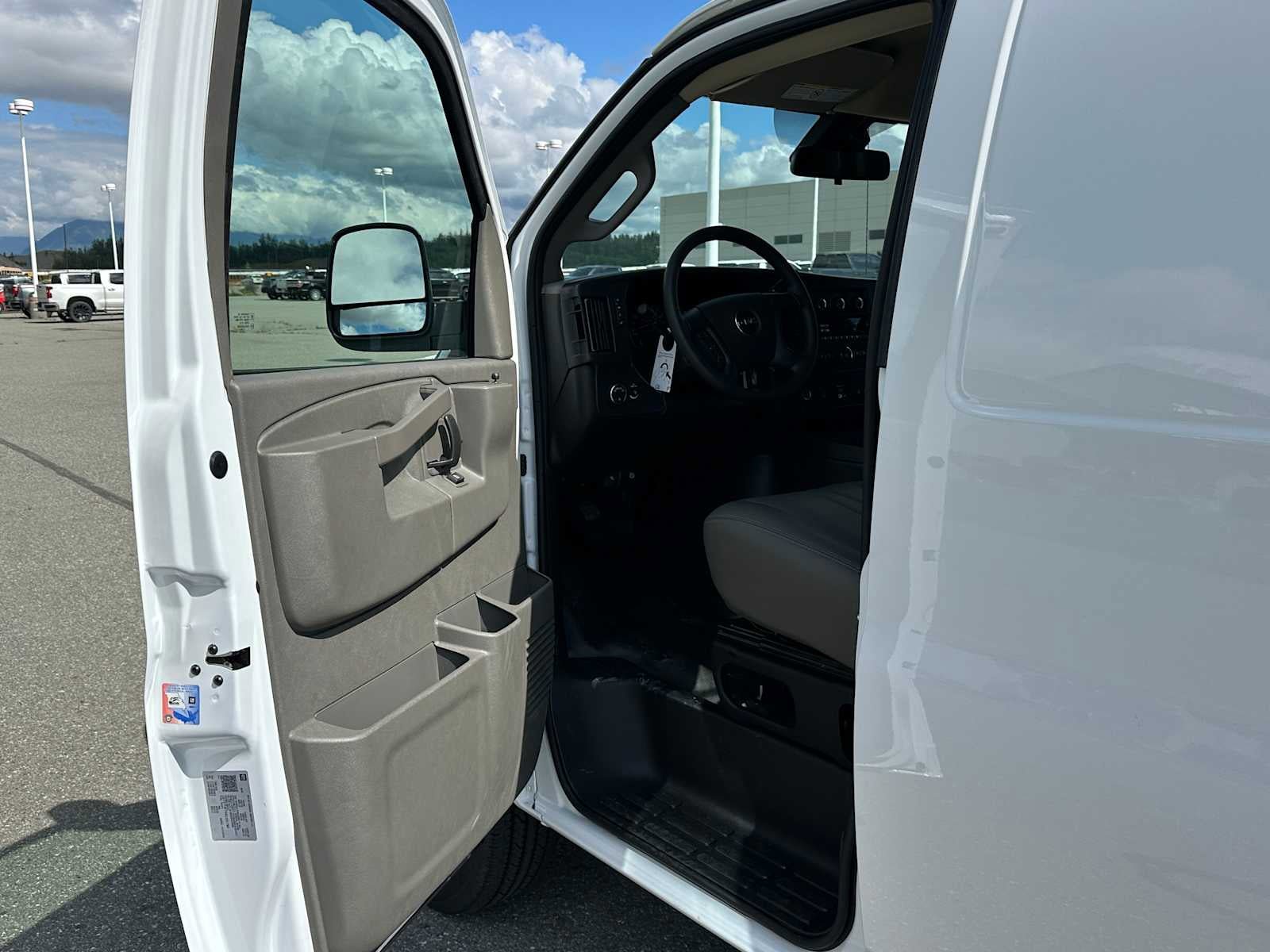 New 2025 GMC Savana 3500 Extended w/ Driver Convenience Package RWD image 24