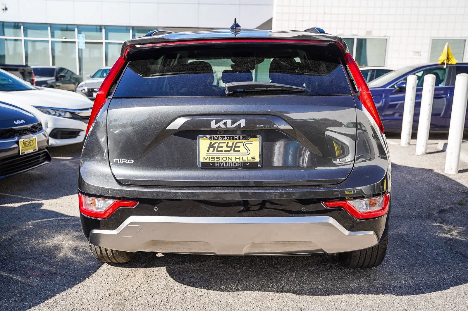 Used 2024 Kia Niro EX Touring image 9