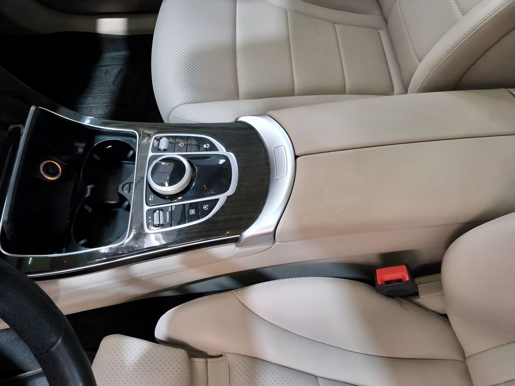 Used 2019 Mercedes-Benz GLC 300 4MATIC w/ Premium Package image 18