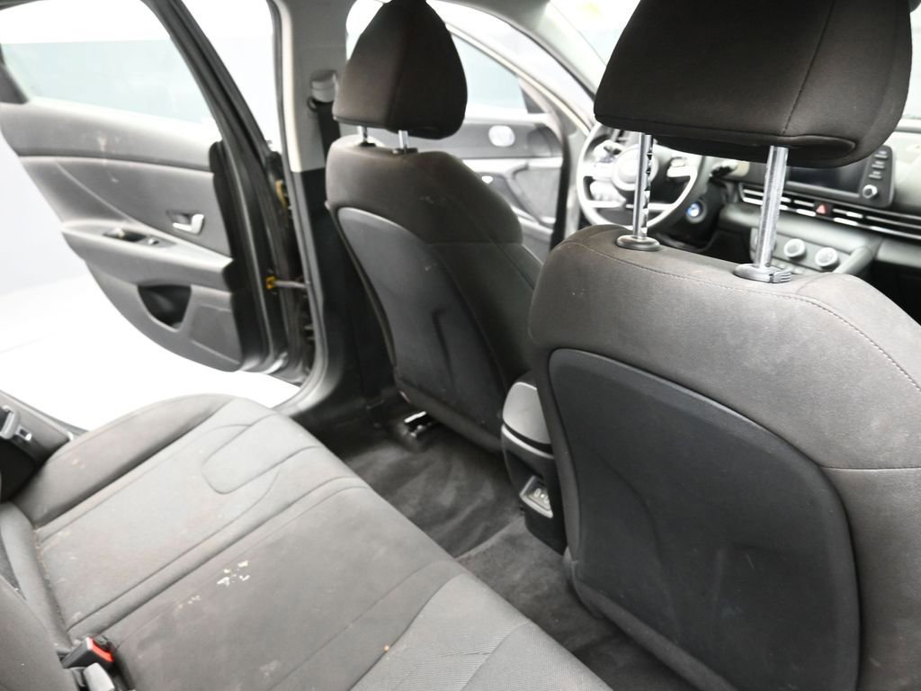 Used 2025 Hyundai Elantra SE image 15