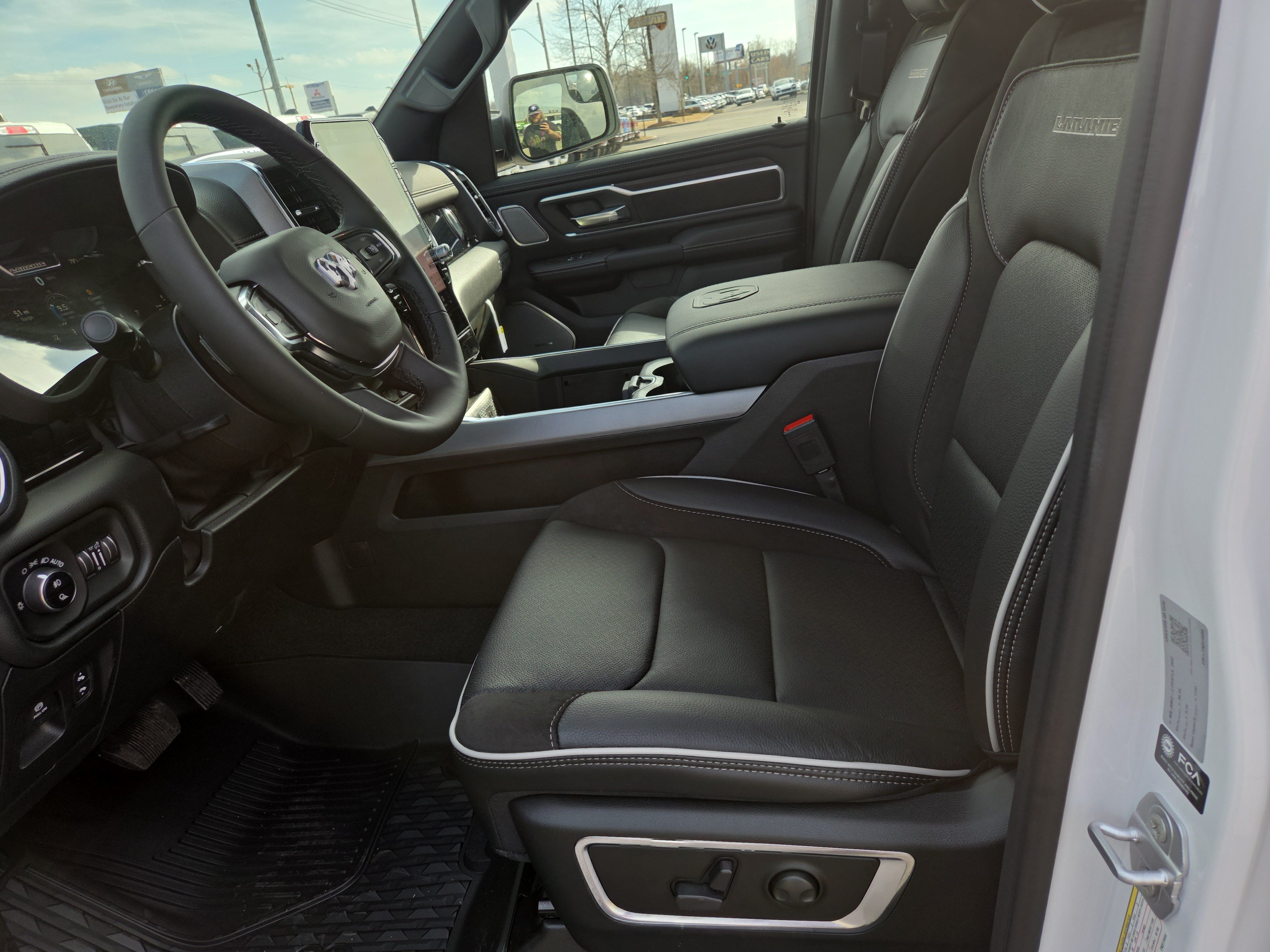 New 2026 RAM 1500 Laramie AWD/4WD image 4