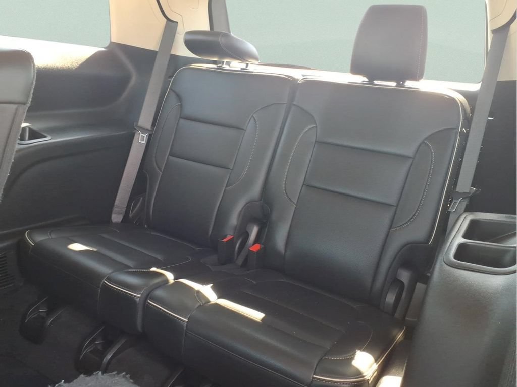 Used 2021 GMC Acadia Denali w/ Denali Technology Package FWD image 16