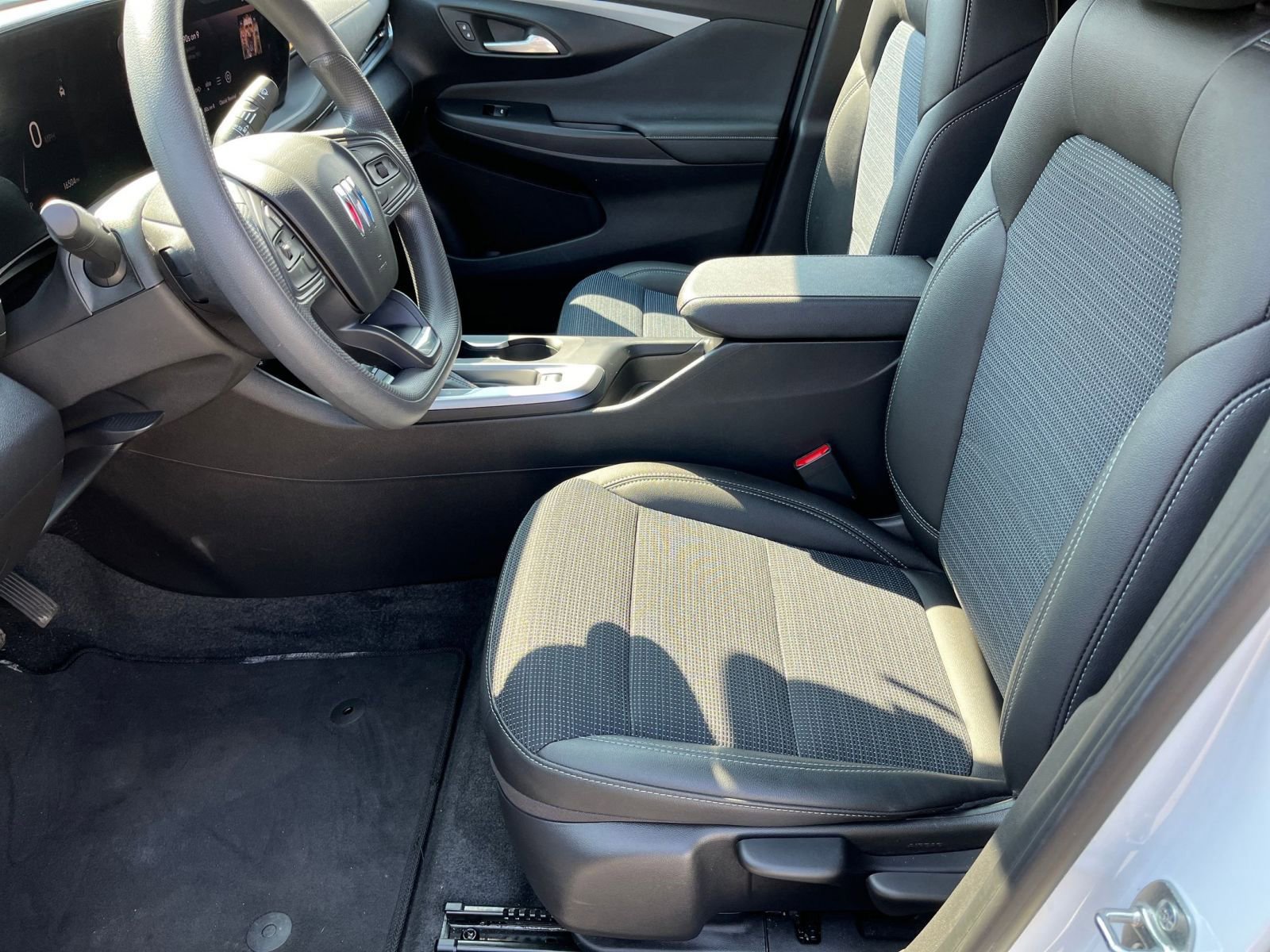 Used 2025 Buick Envista Preferred image 25