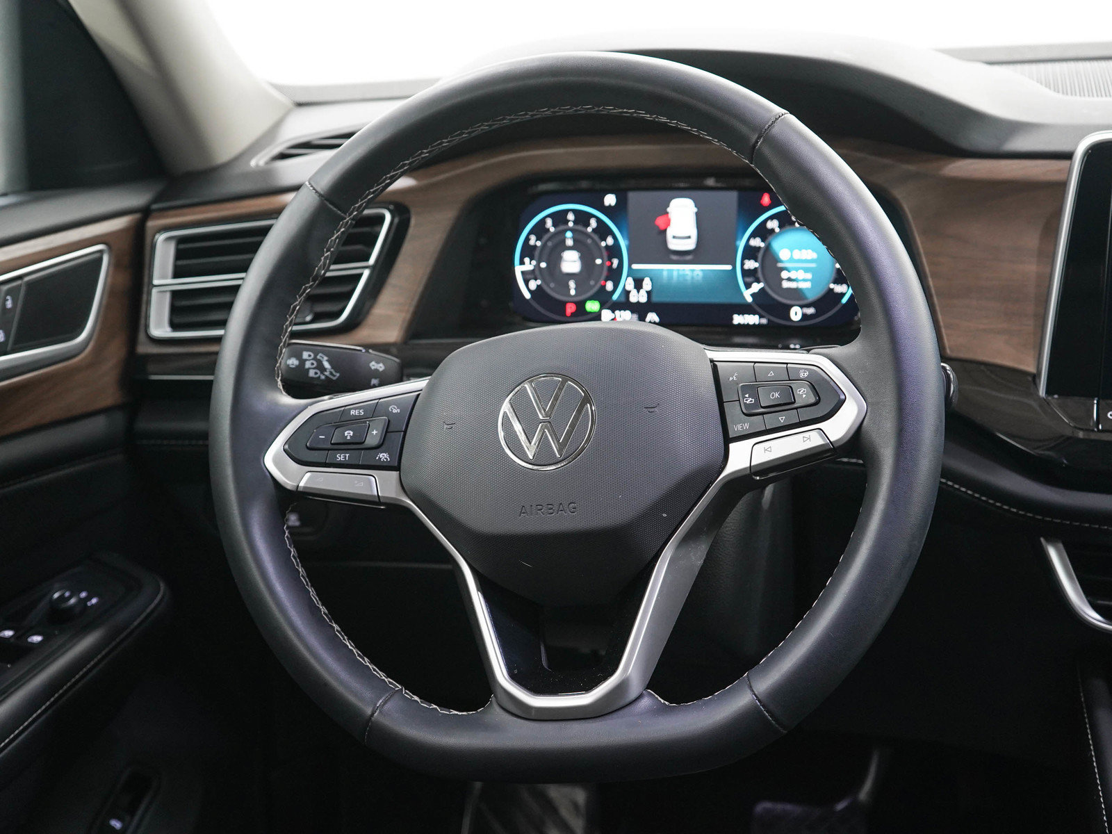 Used 2024 Volkswagen Atlas SE AWD/4WD image 19