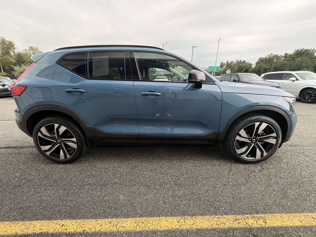 Certified 2024 Volvo XC40 B5 Plus w/ Climate Package AWD/4WD image 9