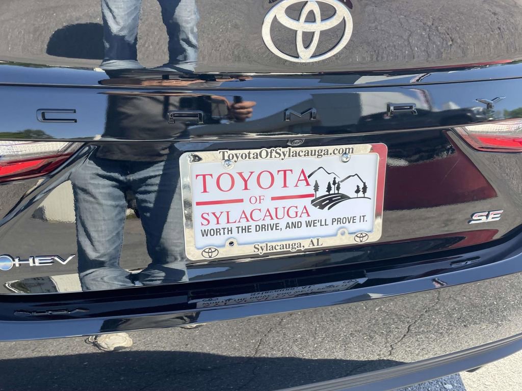 Used 2026 Toyota Camry SE FWD image 9