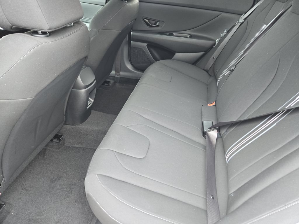 New 2026 Hyundai Elantra SEL FWD image 30