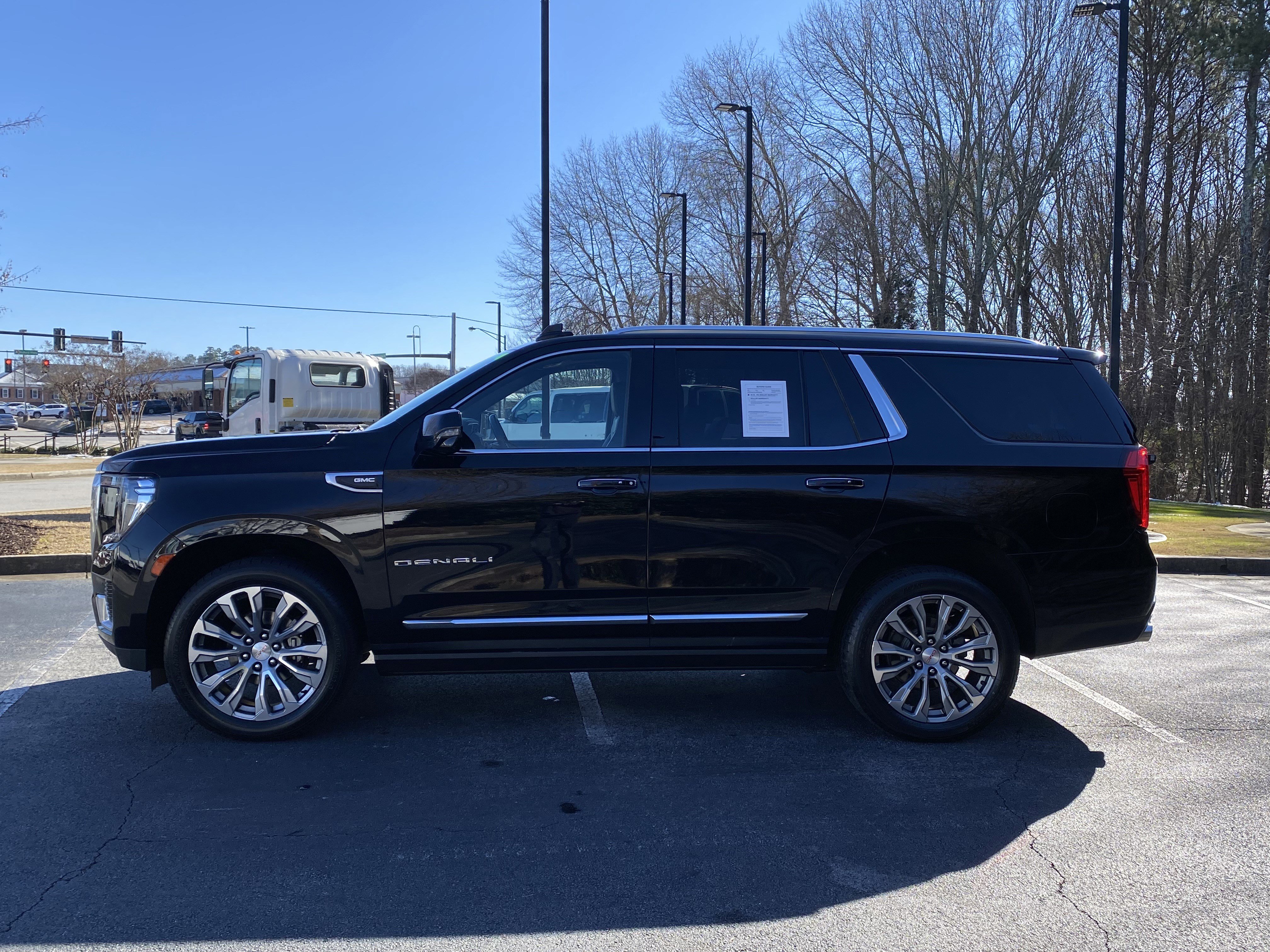 Used 2021 GMC Yukon Denali w/ Denali Premium Package image 6