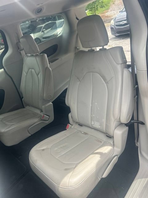 Used 2017 Chrysler Pacifica Touring-L Plus w/ Advanced Safetytec Group FWD image 30