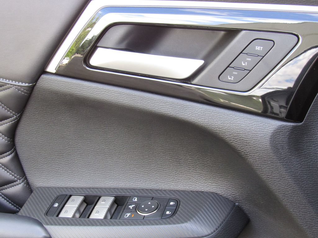 Used 2024 Mitsubishi Outlander 4WD Plug-In Hybrid image 39
