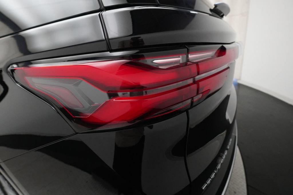 Used 2023 Chevrolet Traverse Premier AWD/4WD image 33