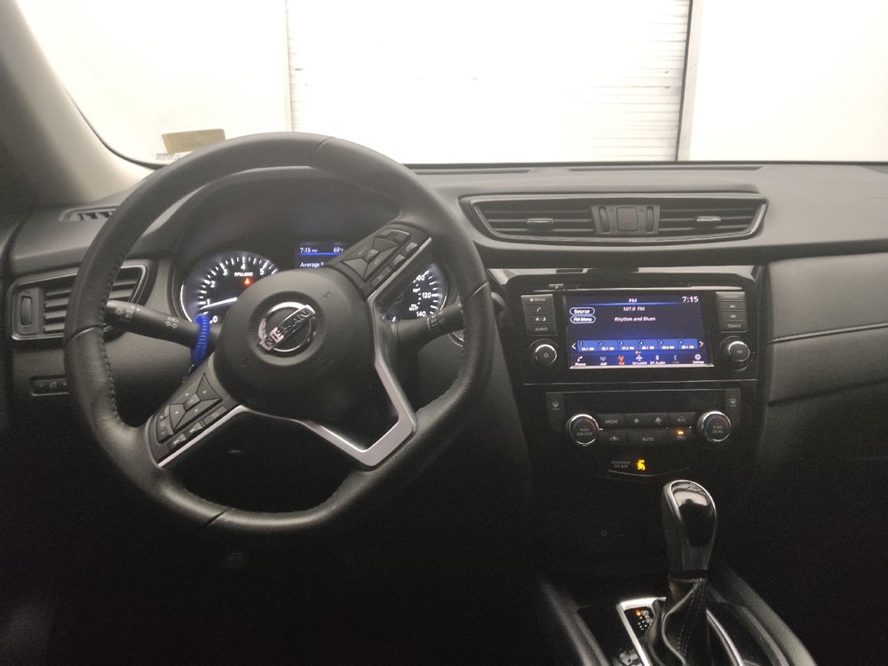Used 2020 Nissan Rogue SV FWD image 22