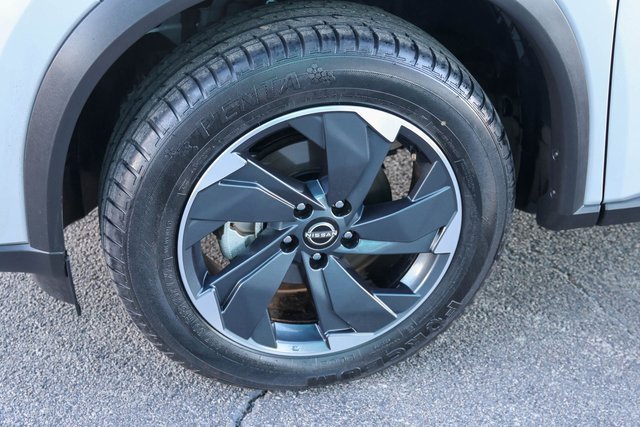 Used 2025 Nissan Rogue SV image 7