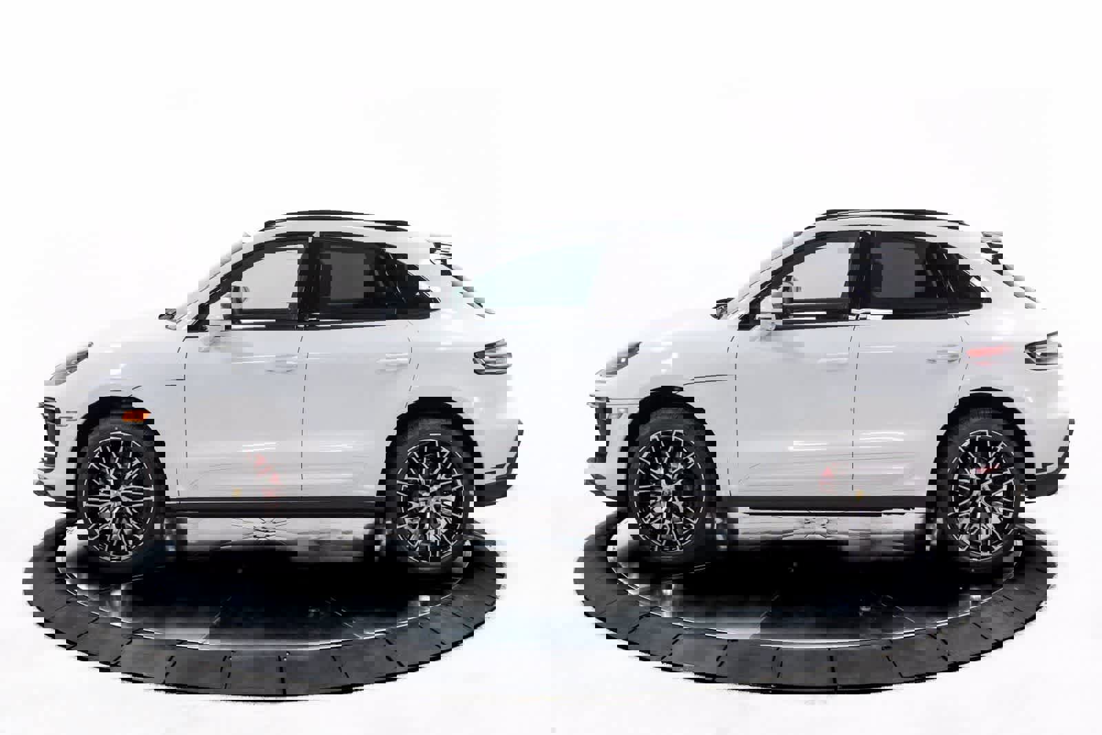 Certified 2025 Porsche Macan S video 2
