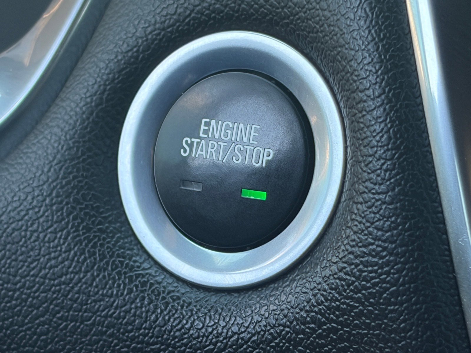 Used 2023 Chevrolet Traverse RS image 27