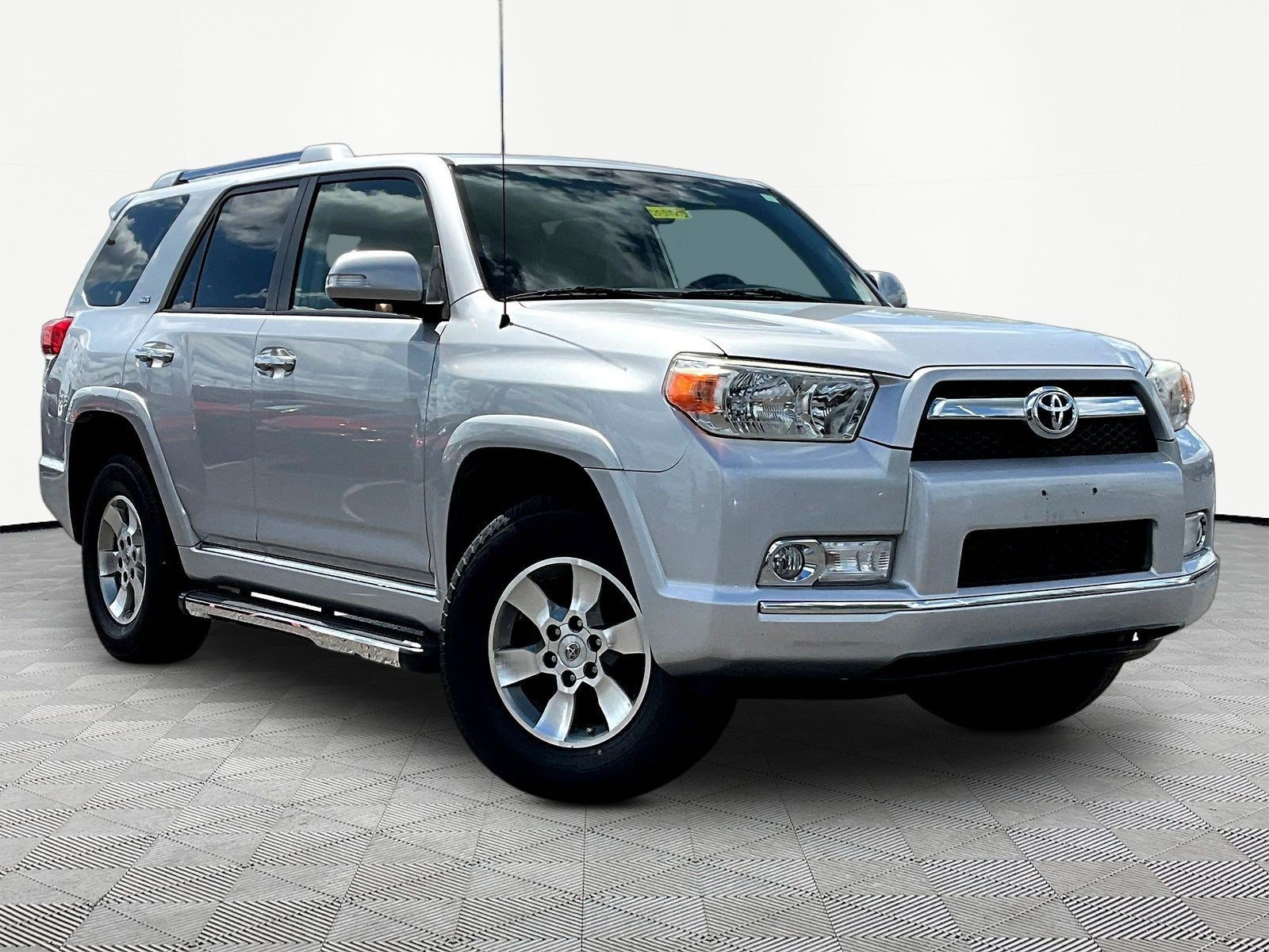 Used 2013 Toyota 4Runner SR5 AWD/4WD image 3