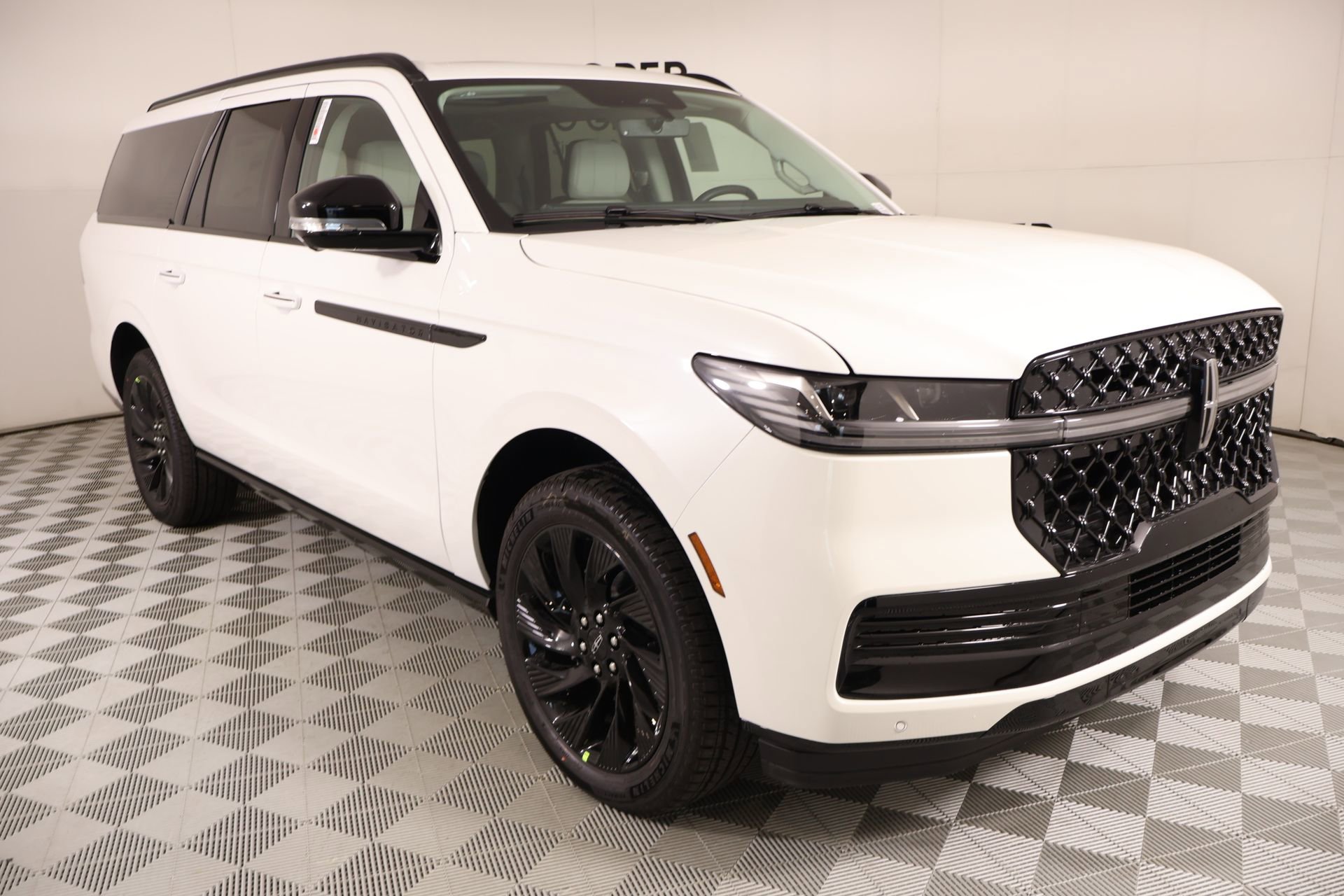 New 2026 Lincoln Navigator L Reserve w/ Jet Appearance Package AWD/4WD 360° Tour