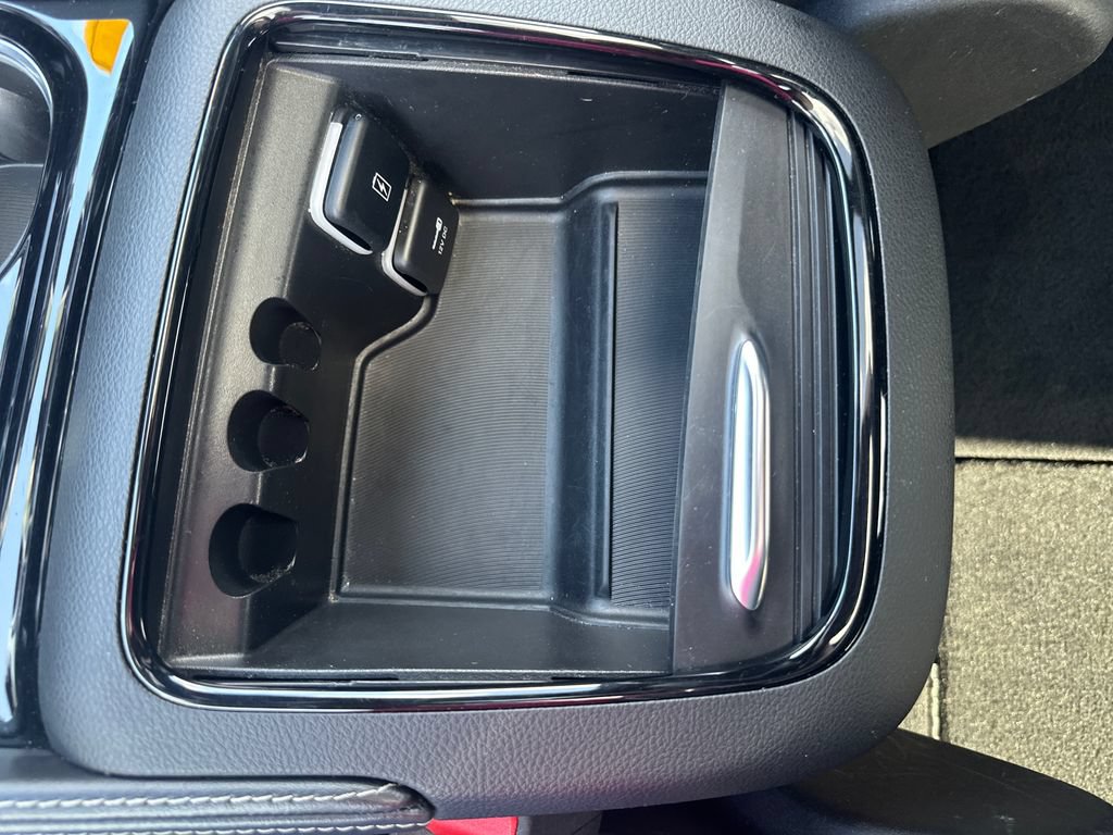 Used 2025 Chrysler Pacifica Limited FWD image 28