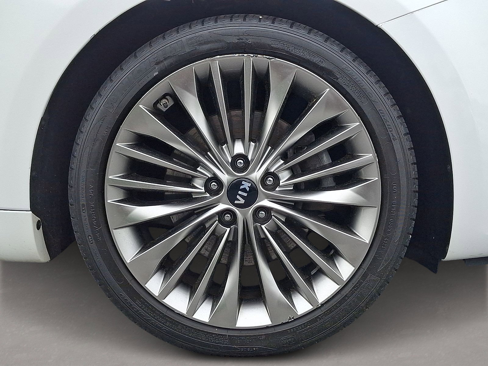 Used 2019 Kia Cadenza Limited FWD image 8