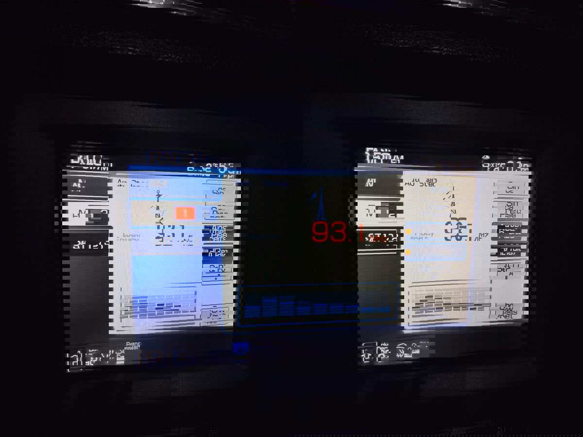 Used 2011 Ford Mustang Shelby GT500 w/ SVT Performance Pkg image 32