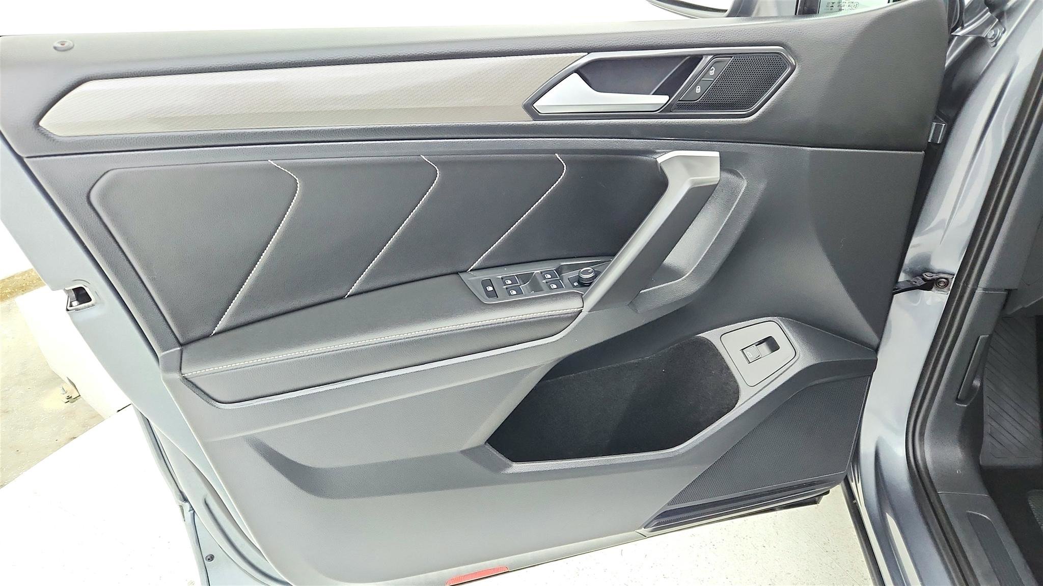 Used 2024 Volkswagen Tiguan SE image 39