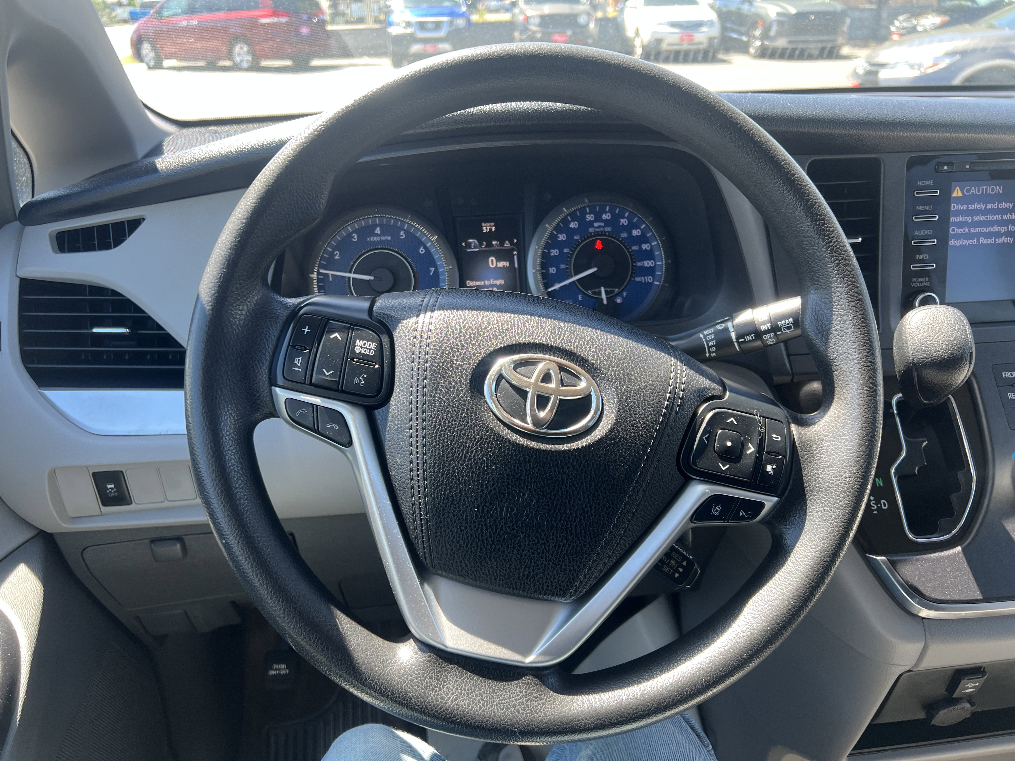 Used 2018 Toyota Sienna LE w/ Carpet Mat Package FWD image 17