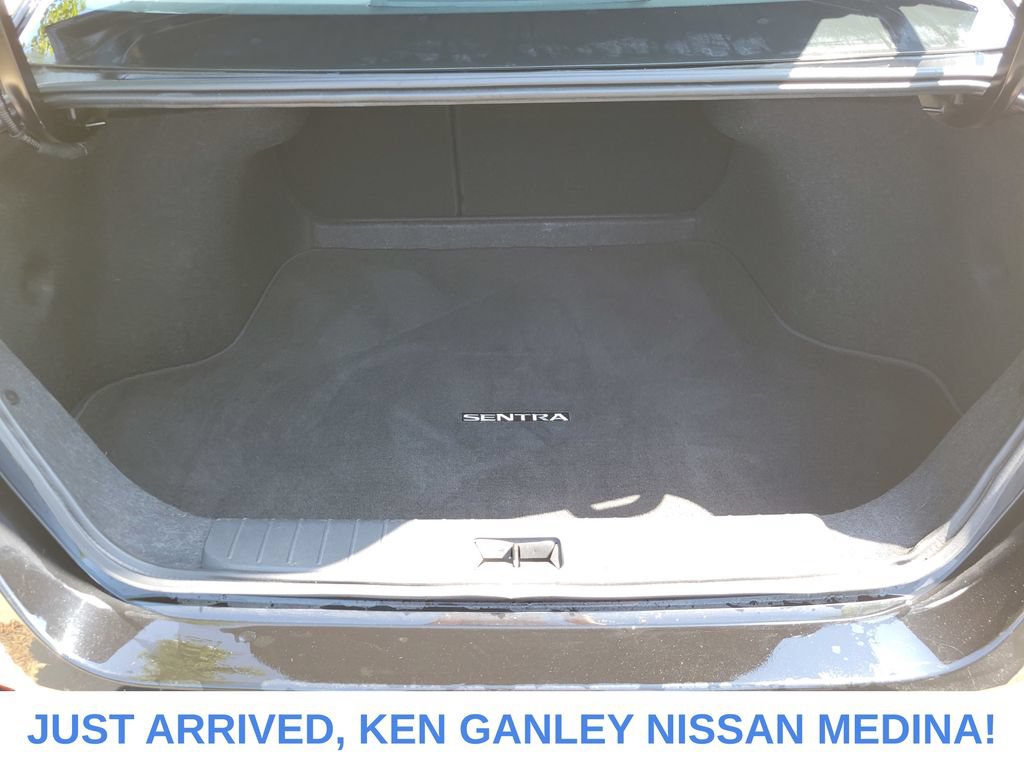 Certified 2025 Nissan Sentra SR FWD image 17