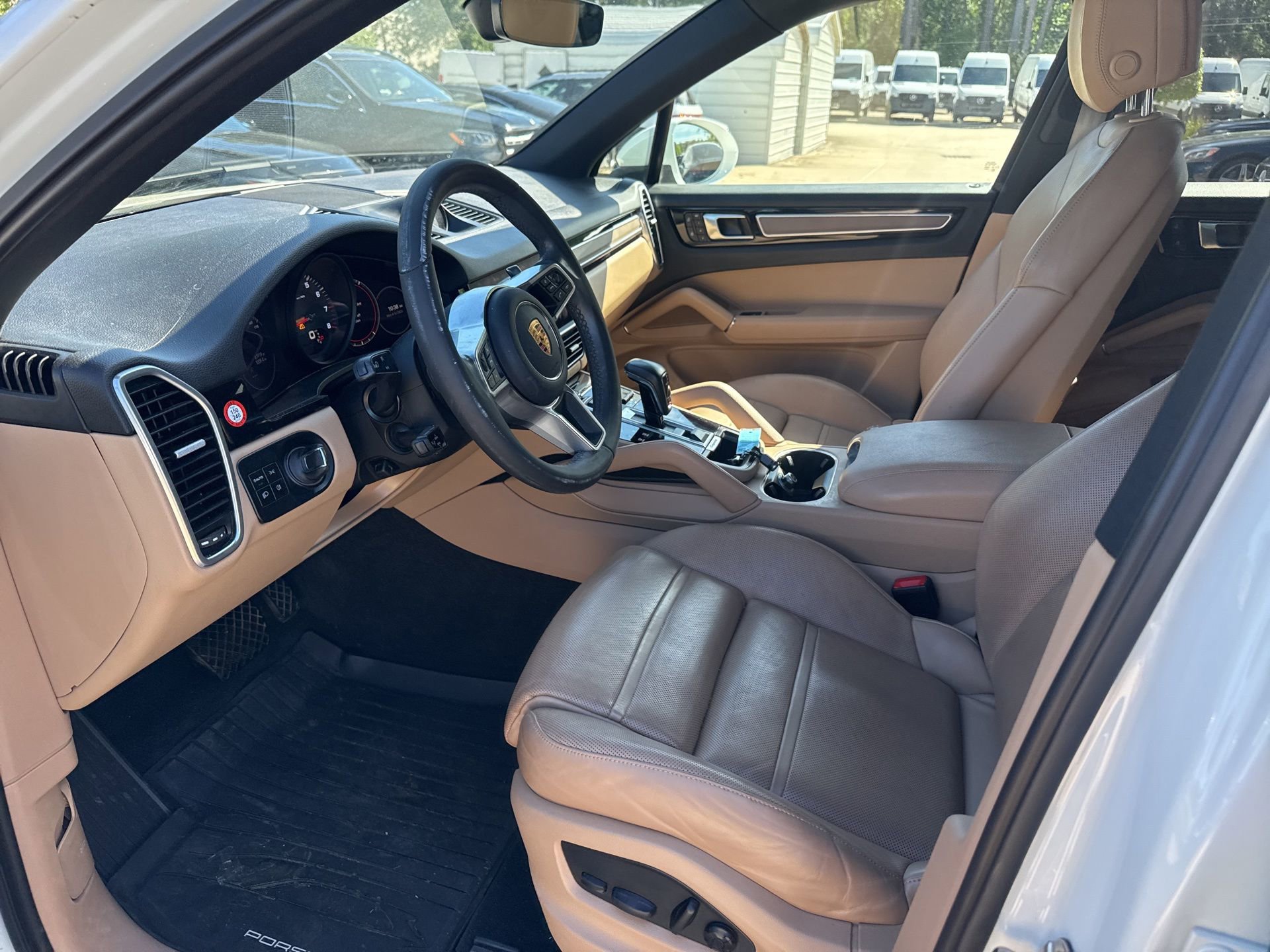 Used 2023 Porsche Cayenne Platinum Edition image 9