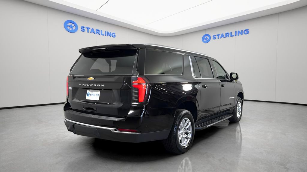 Used 2025 Chevrolet Suburban LS image 9